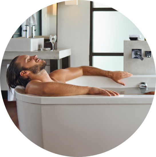 homme-relaxant-baignoire-recupération